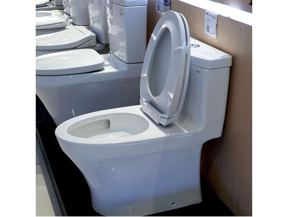 Men sứ CeFiONtect giúp bề mặt bồn cầu sạch hơn và hạn chế bám bẩn.