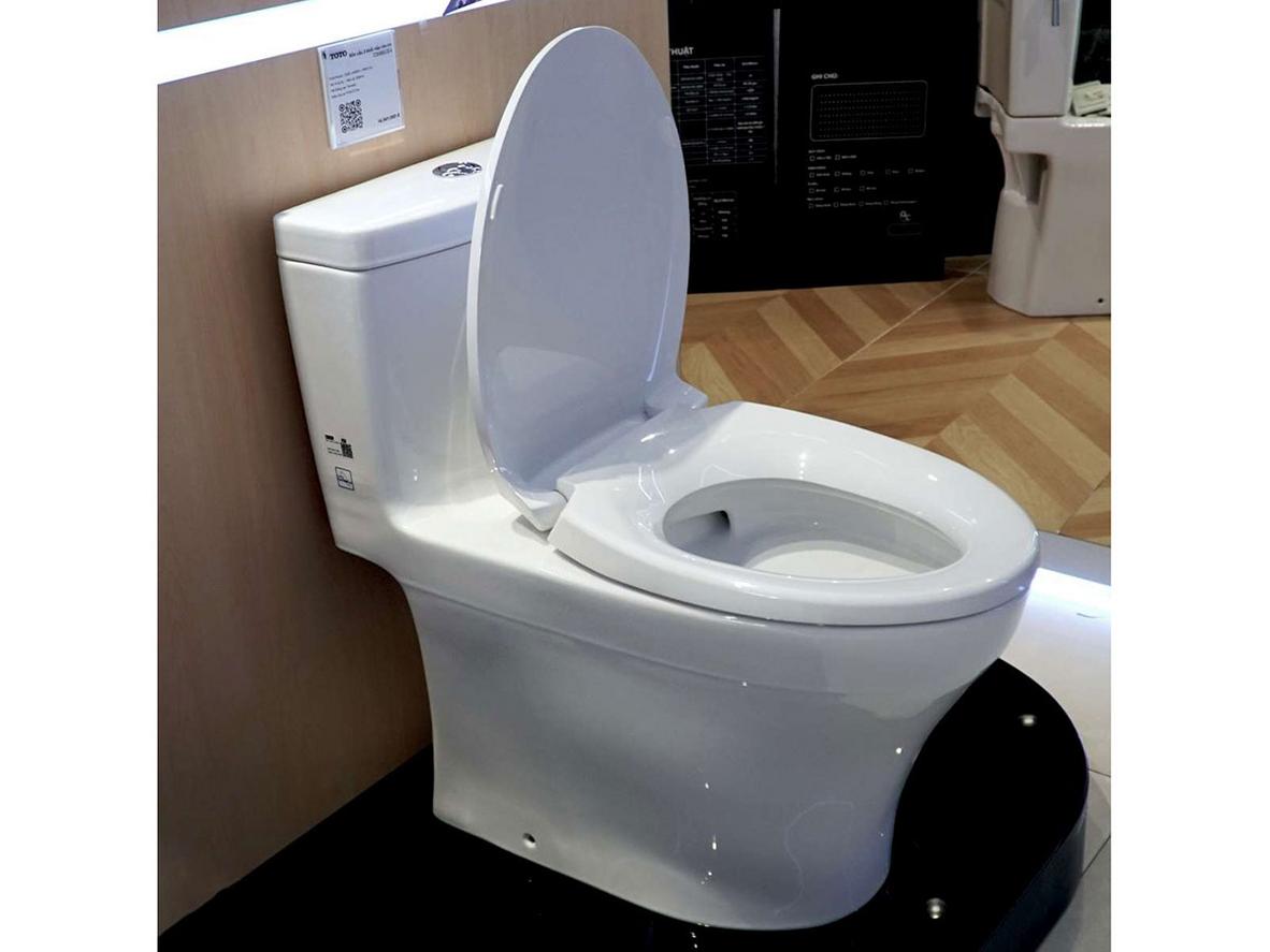 Men sứ CeFiONtect giúp bề mặt bồn cầu sạch hơn và hạn chế bám bẩn.