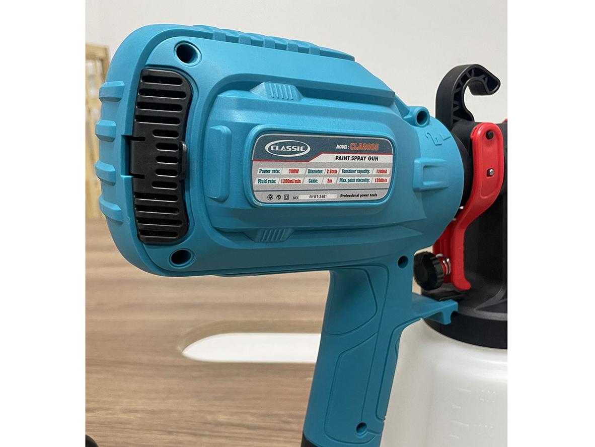 Bộ 4 béc 1.5/1.8/2.2/2.6mm giúp CLA8005 phù hợp nhiều loại sơn và bề mặt.
