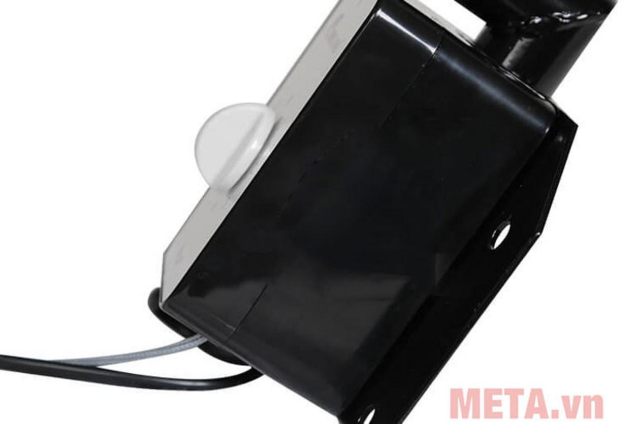 Công suất 105 W giúp quạt treo tường công nghiệp Ching Hai W20 làm mát hiệu quả trong không gian đông người.