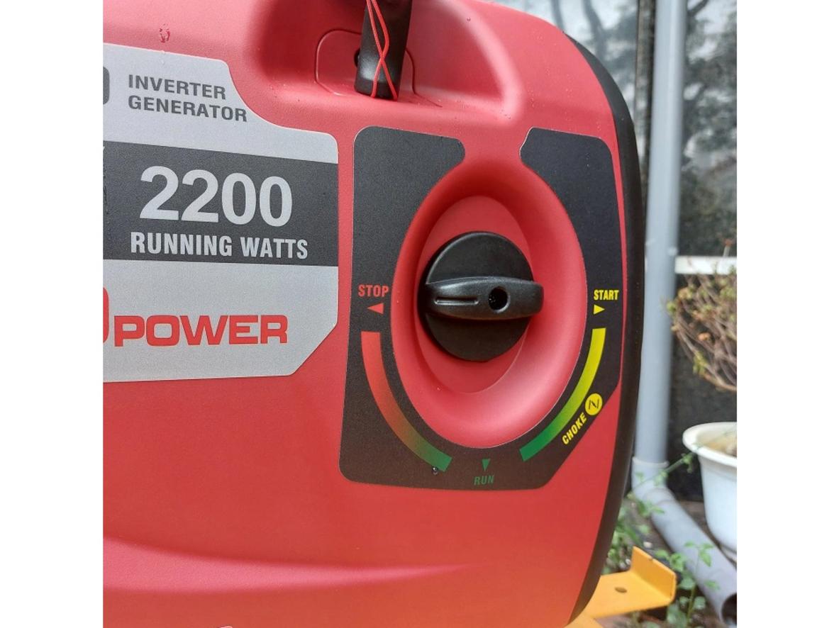 Công suất 2.2 kW liên tục và 2.5 kW cực đại giúp máy đủ tải thiết yếu.