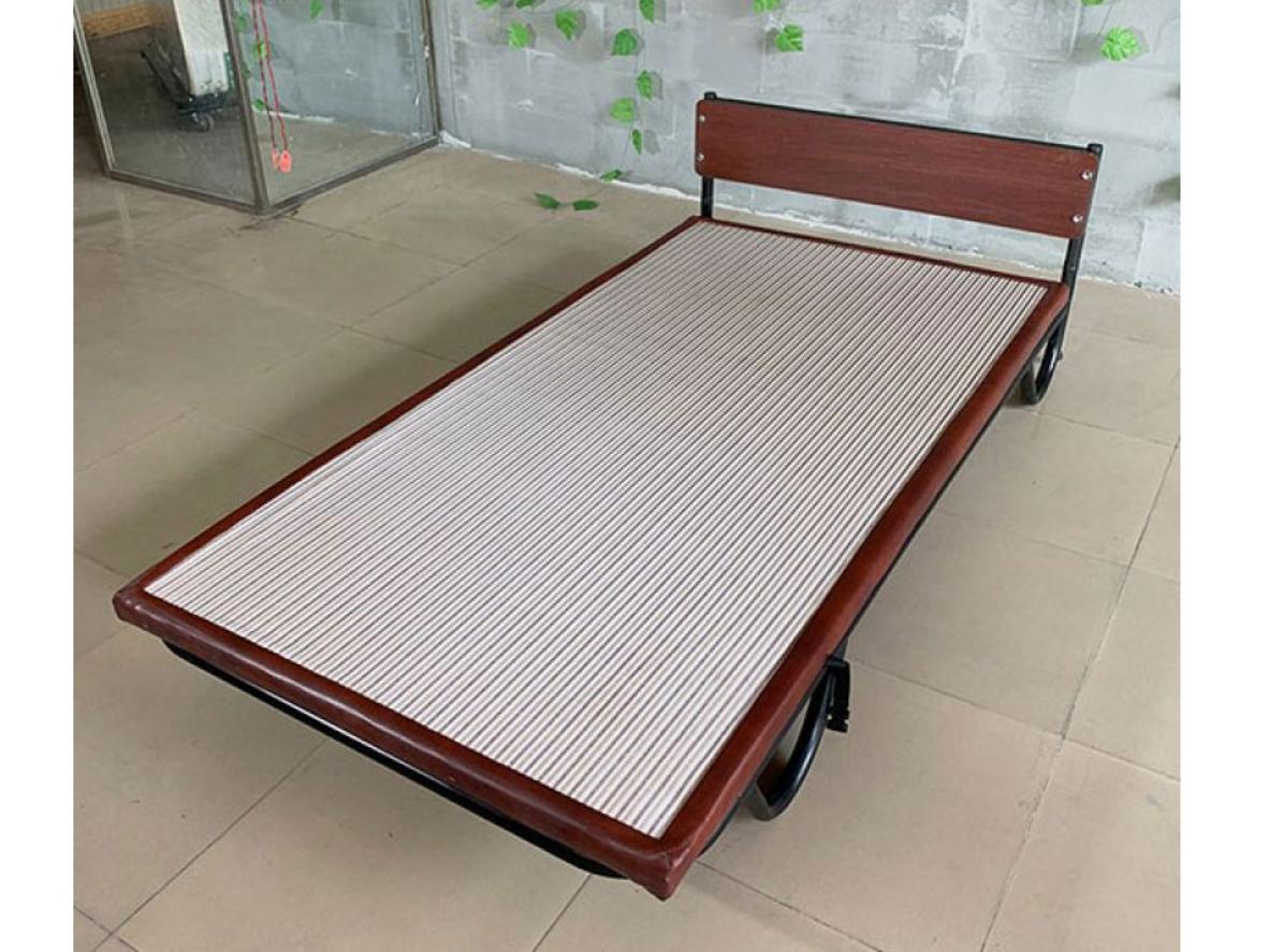 Đầu giường Laminate giúp GP-K20 đẹp và dễ vệ sinh trong phòng khách sạn.