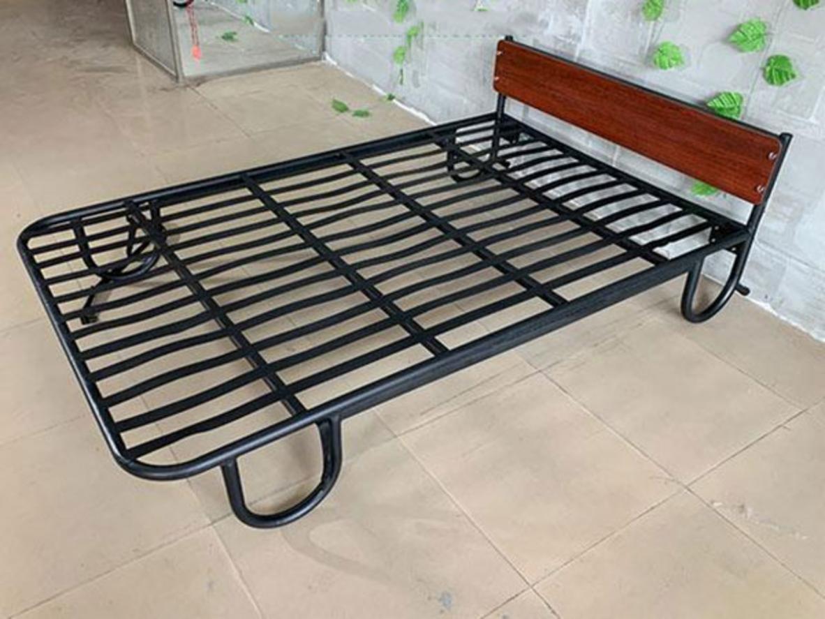Đệm lò xo 20cm giúp giường phụ khách sạn nằm êm hơn, nâng đỡ tốt hơn.