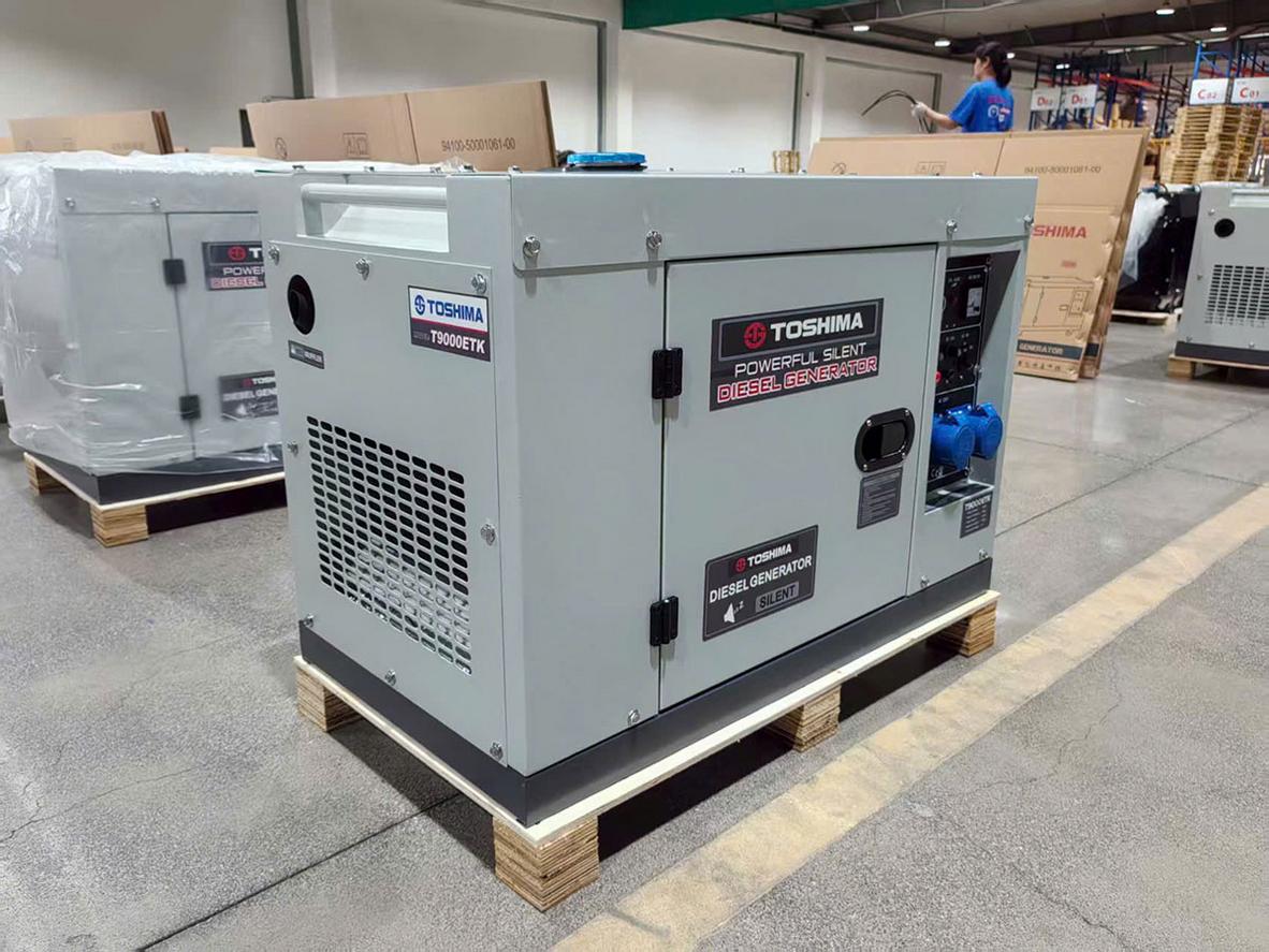 Máy phát điện Toshima T90ES dùng điện 220V/1 pha/50Hz, dễ ghép với thiết bị phổ biến.