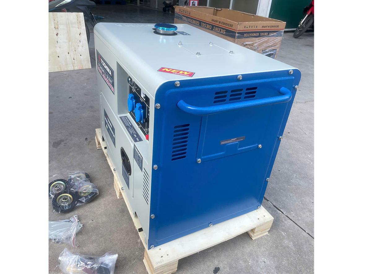 Điện áp 220V/50Hz giúp máy tương thích tốt với thiết bị điện phổ biến tại Việt Nam.