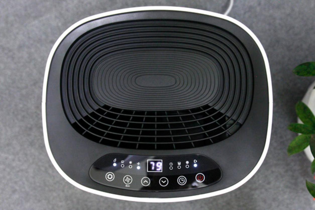 Độ ồn 42–44 dB phù hợp dùng ban đêm trong phòng ngủ.