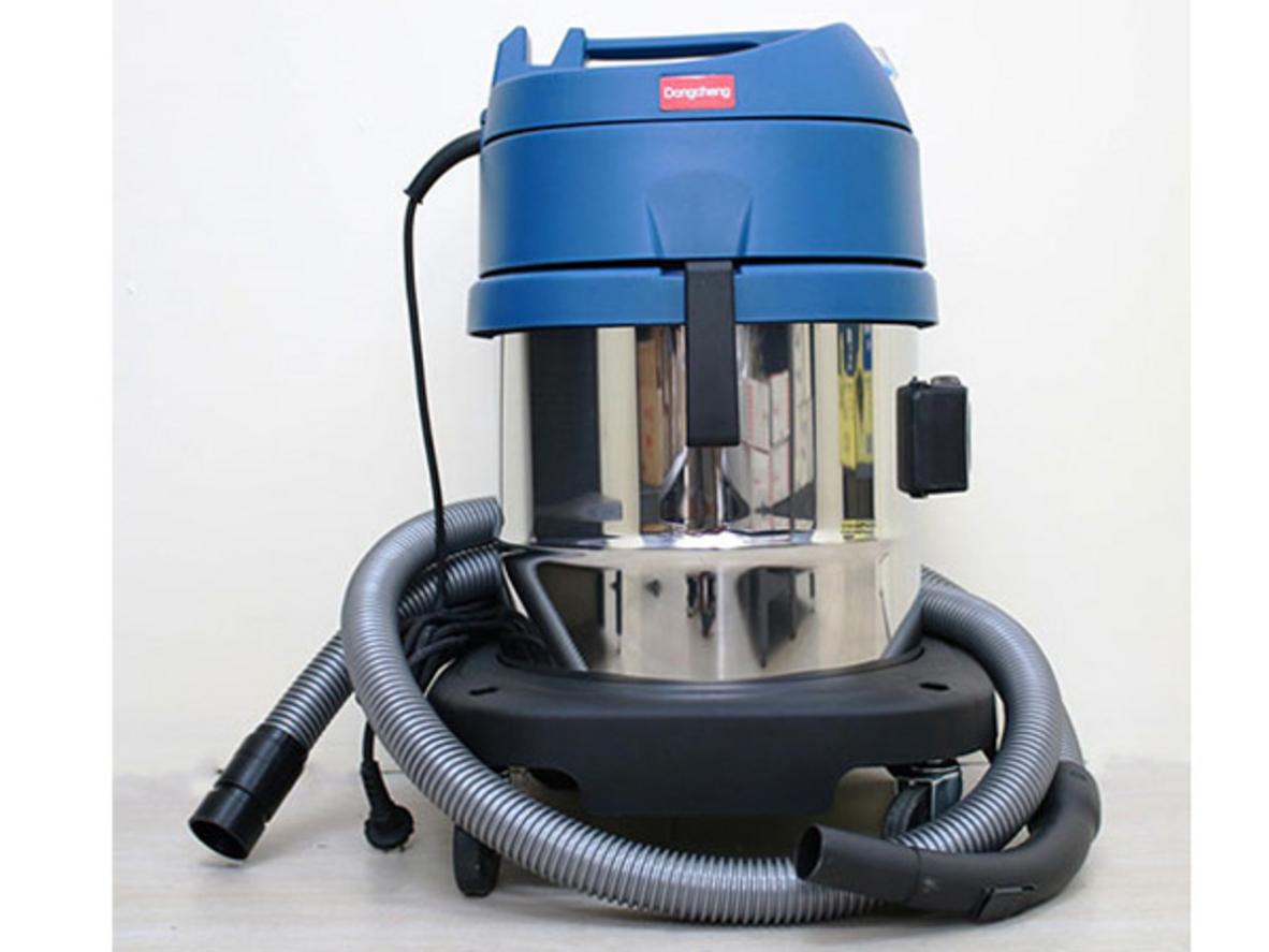 Động cơ 1200W giúp Dongcheng DVC15 hút khô và ướt ổn định
