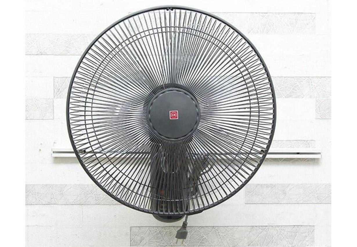Động cơ bạc đạn giúp Quạt treo tường KDK M40M vận hành êm và bền.