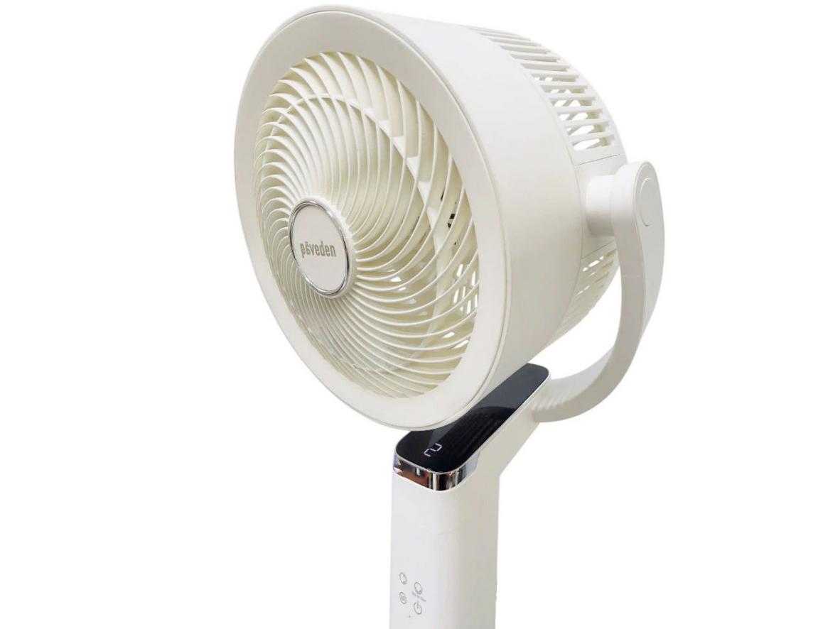 Động cơ dây đồng giúp quạt chạy ổn định và êm trong phòng ngủ.
