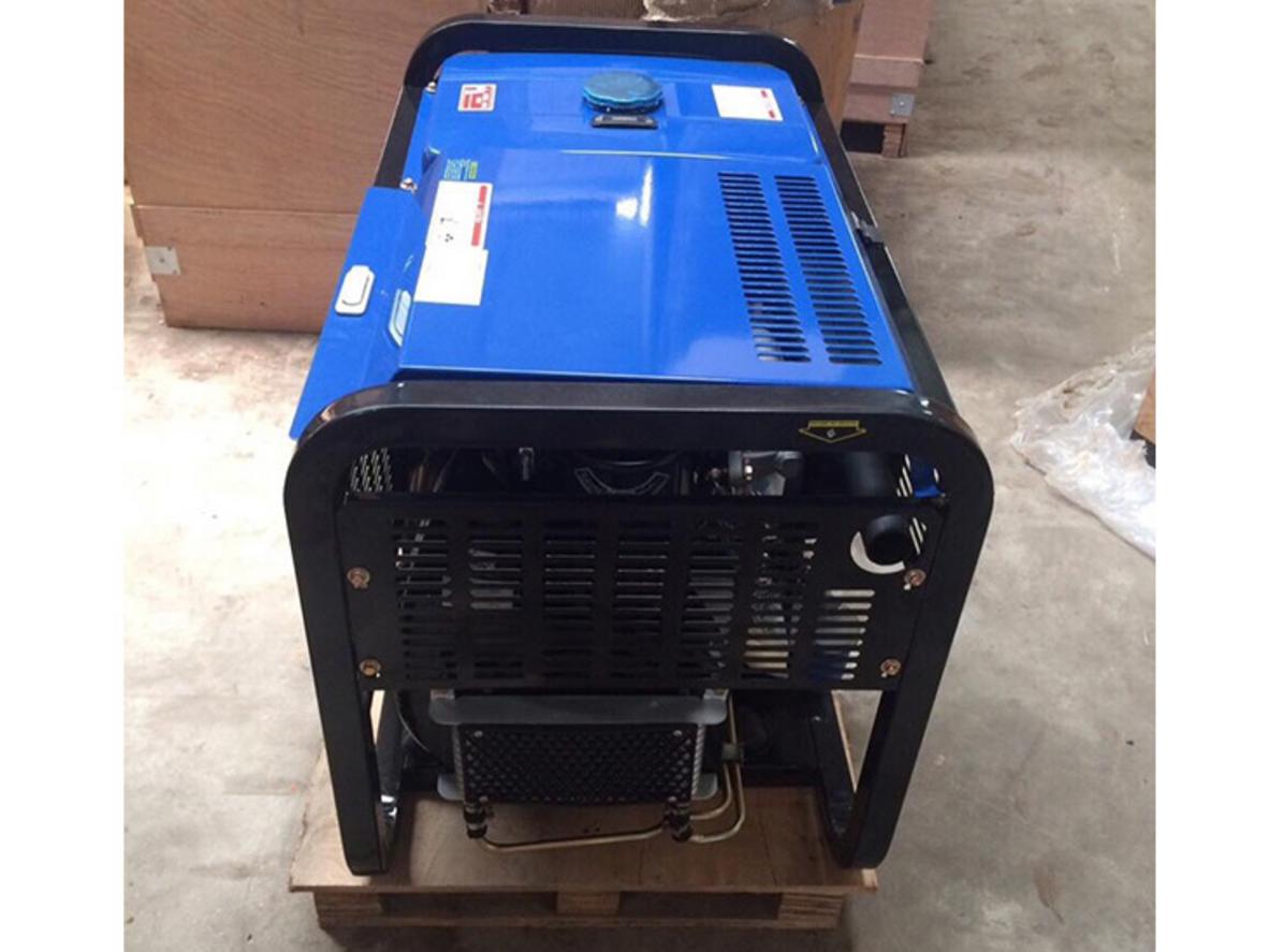 Động cơ diesel LA290 giúp máy vận hành bền bỉ cho nhu cầu dự phòng dài giờ.