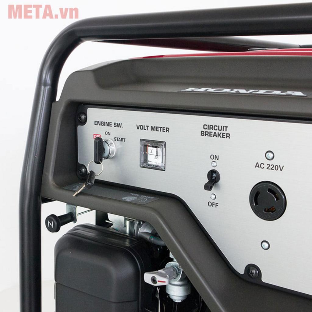 Động cơ Honda GX390 389cc là nền tảng giúp máy chạy ổn định và bền bỉ.