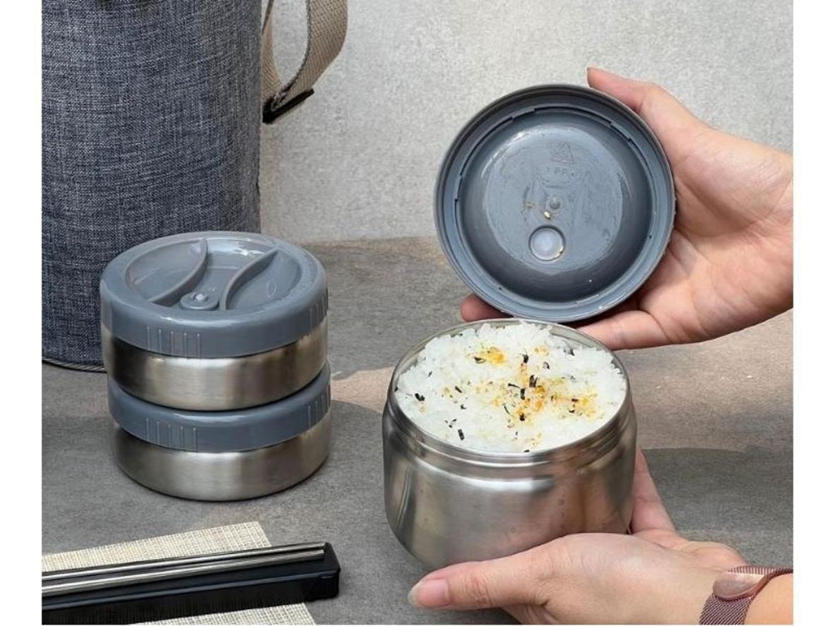 Dung tích 1,7 lít phù hợp bữa ăn đầy đủ hơn các hộp dung tích nhỏ.