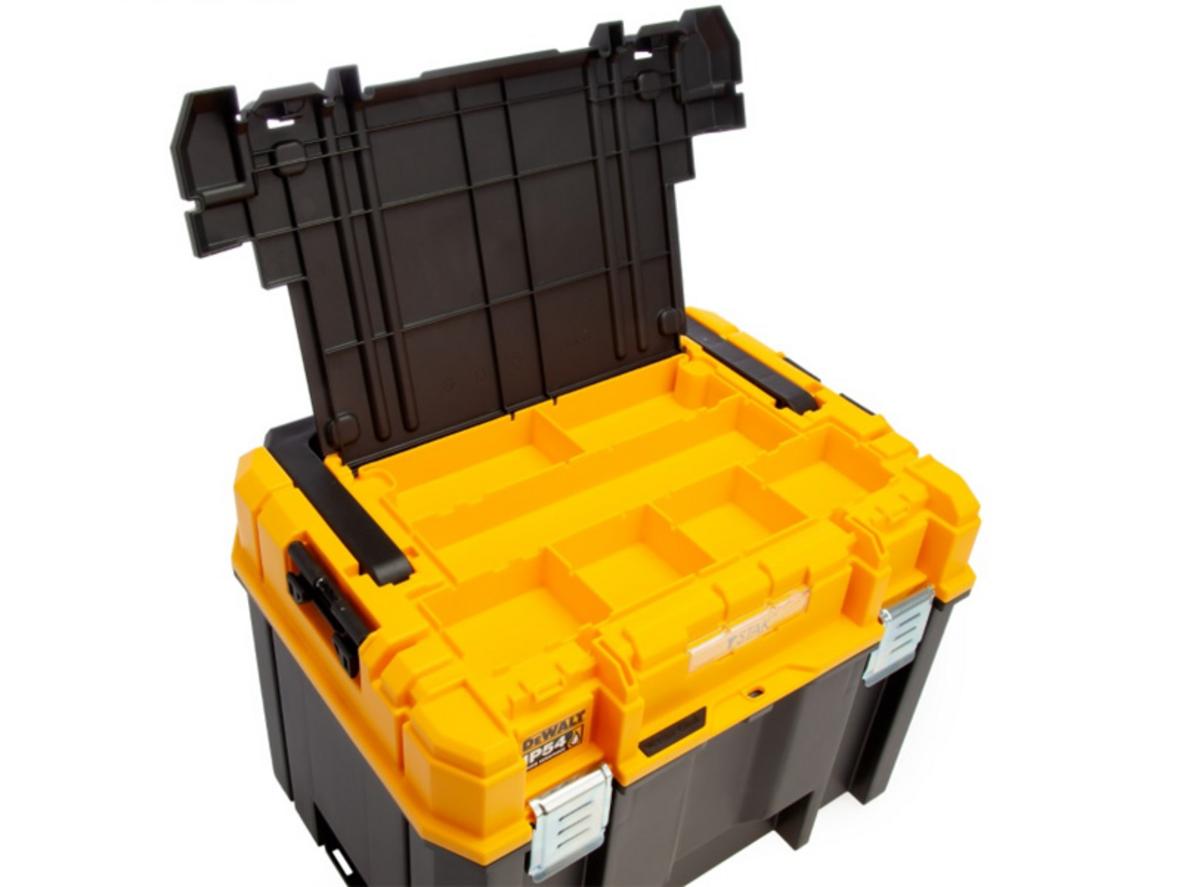 Tải trọng 30 kg giúp người dùng mang theo nhiều đồ nghề hơn trong một lần di chuyển.