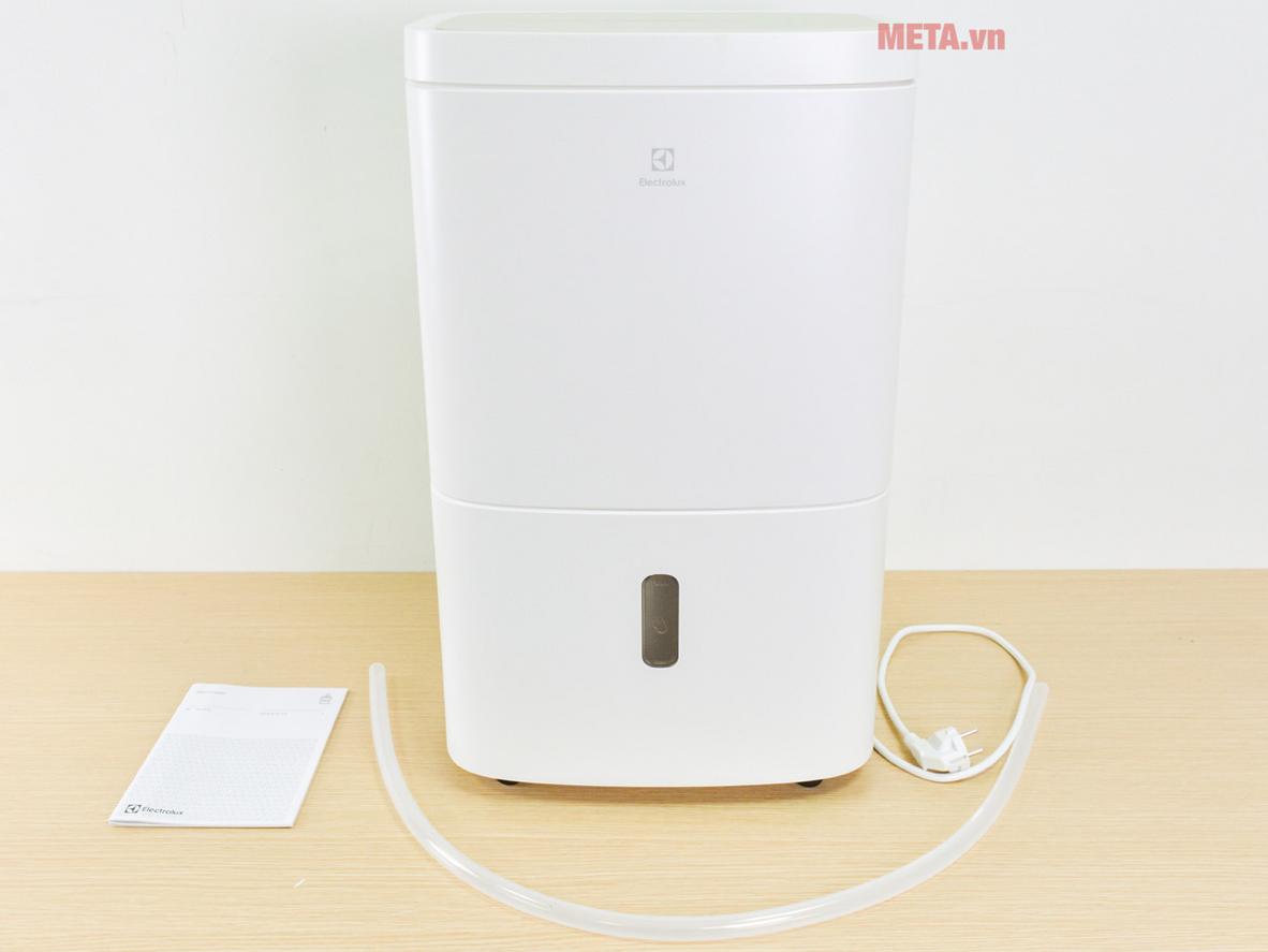 Bình chứa nước 4.8 lít giúp giảm số lần đổ nước khi sử dụng Electrolux EDH10TRBW1.