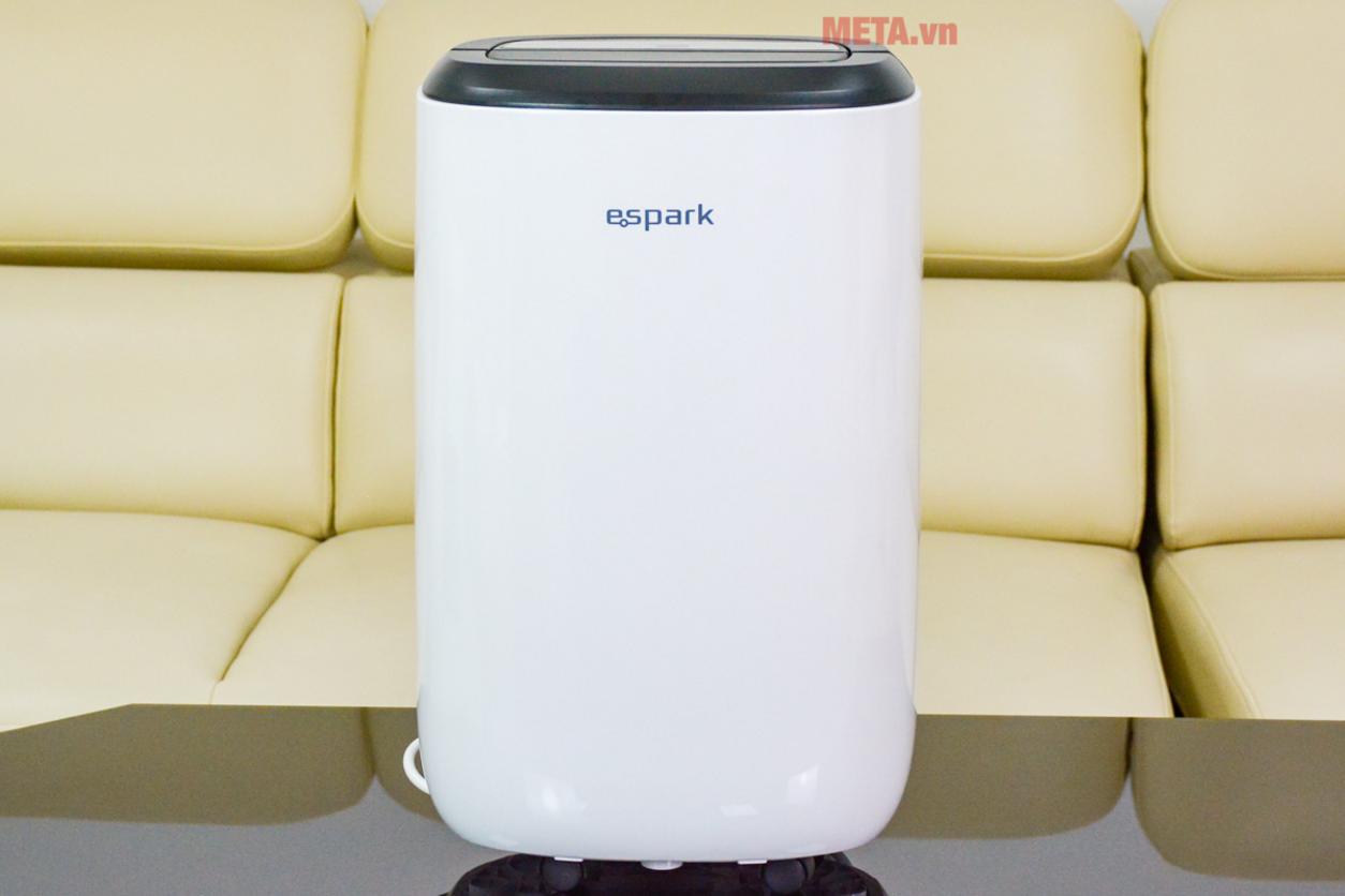 Bảng điều khiển cảm ứng giúp thao tác nhanh và dễ quan sát