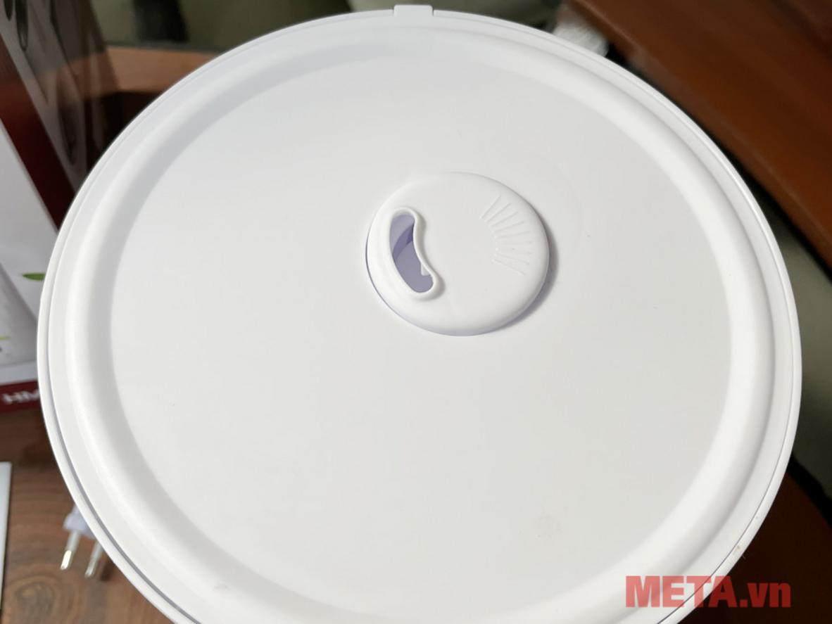 Các chi tiết chính của Fujihome HM06M: núm xoay dễ dùng, khay tinh dầu và đèn báo độ ẩm.