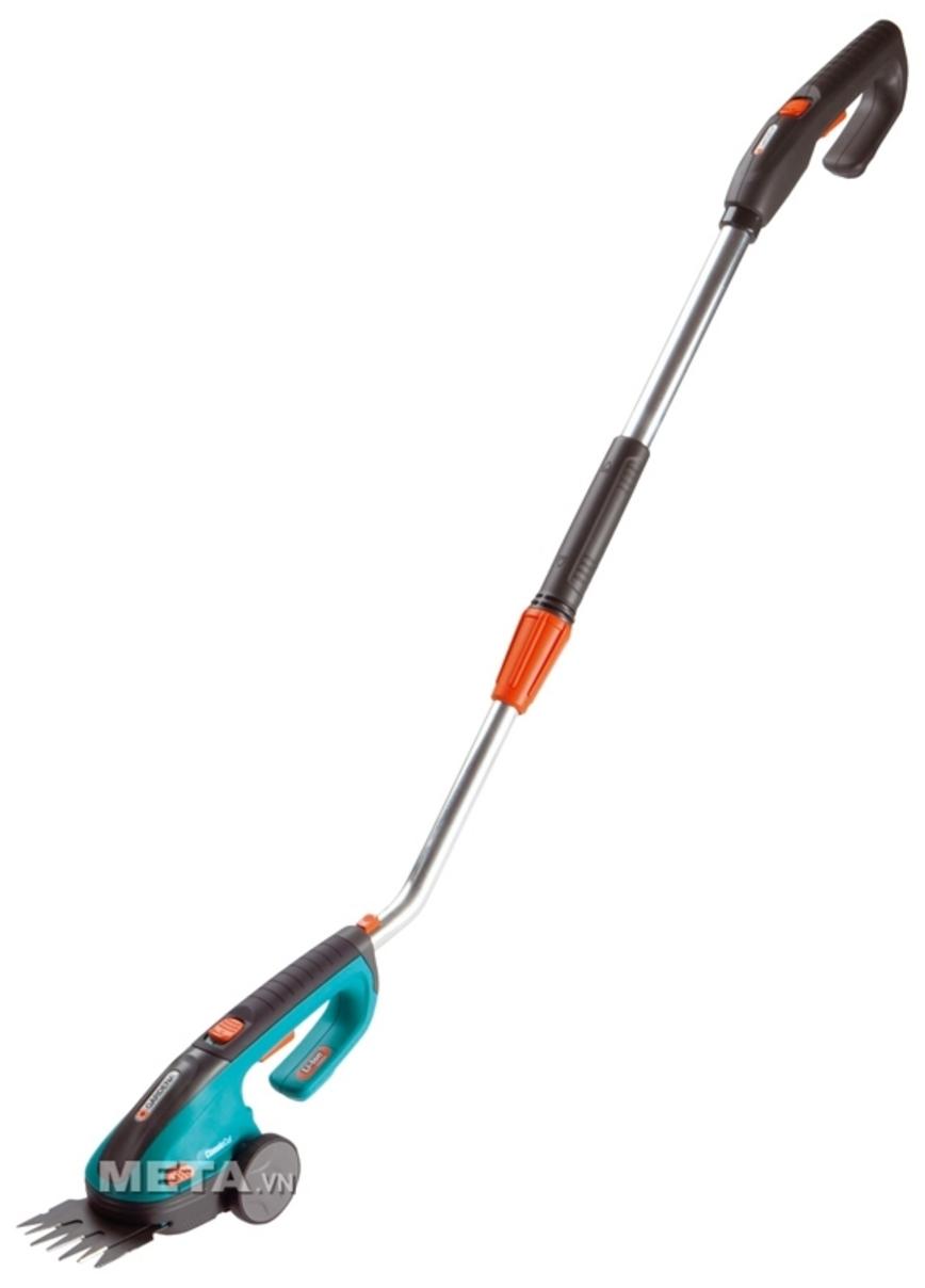 Cần nối dài 74–120 cm và lưỡi cắt 8 cm giúp Gardena 09858-20 xử lý mép cỏ sạch hơn.