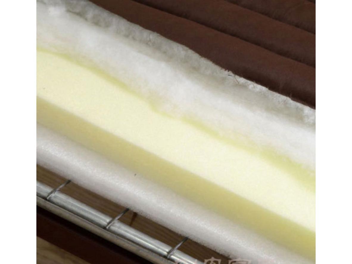 Khung thép sơn tĩnh điện và đệm dày 7cm tạo cảm giác sử dụng ổn định hơn.