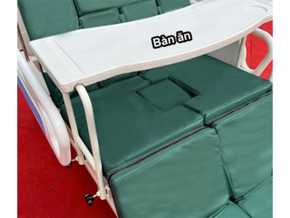 Tay quay phụ giúp Lucass GB-104 vẫn dùng được khi mất điện.