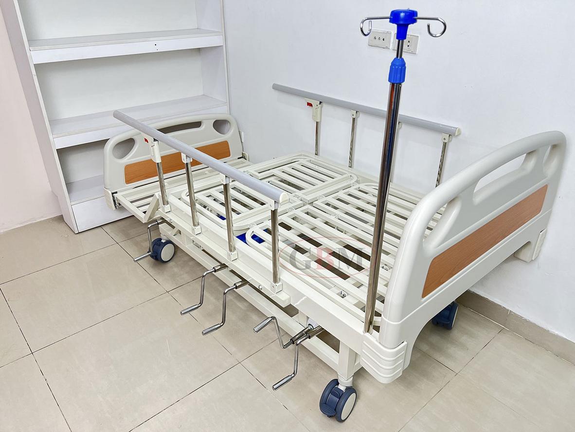 4 bánh xe kép lõi thép giúp di chuyển thuận tiện và khóa cố định an toàn.