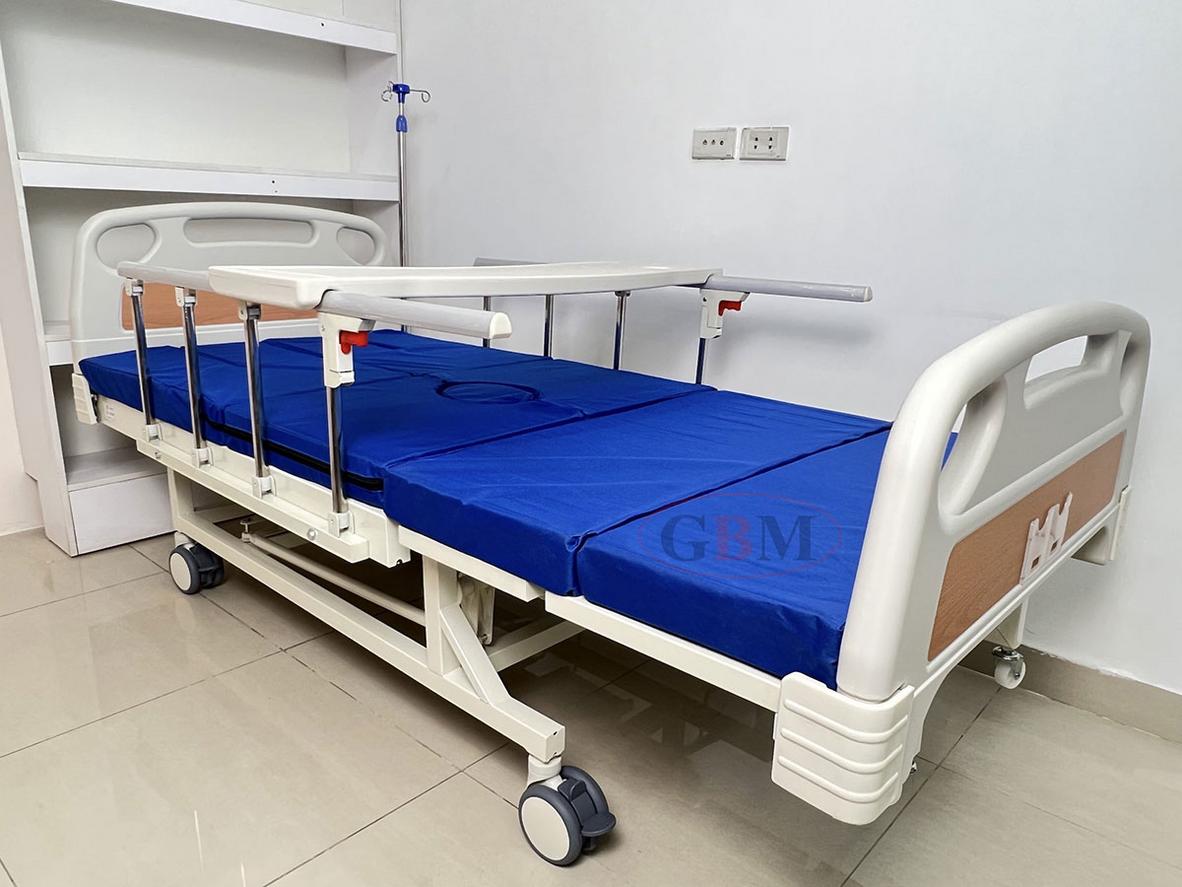 Kích thước 210 x 99 x 57 cm, phù hợp bố trí trong phòng chăm sóc tại nhà.
