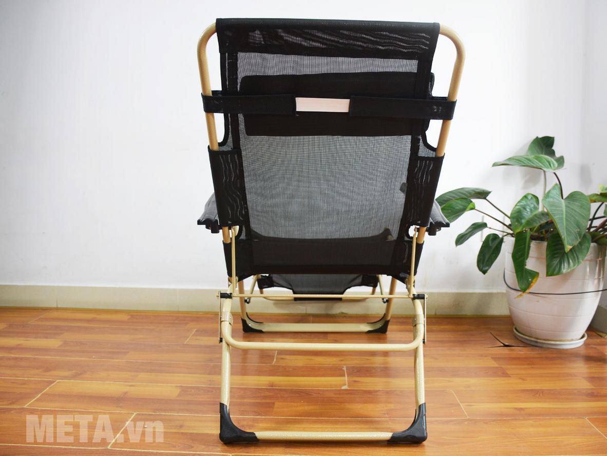 Gối tựa đầu giúp giường xếp Nikita thư giãn hơn khi ngồi hoặc ngả nghỉ.
