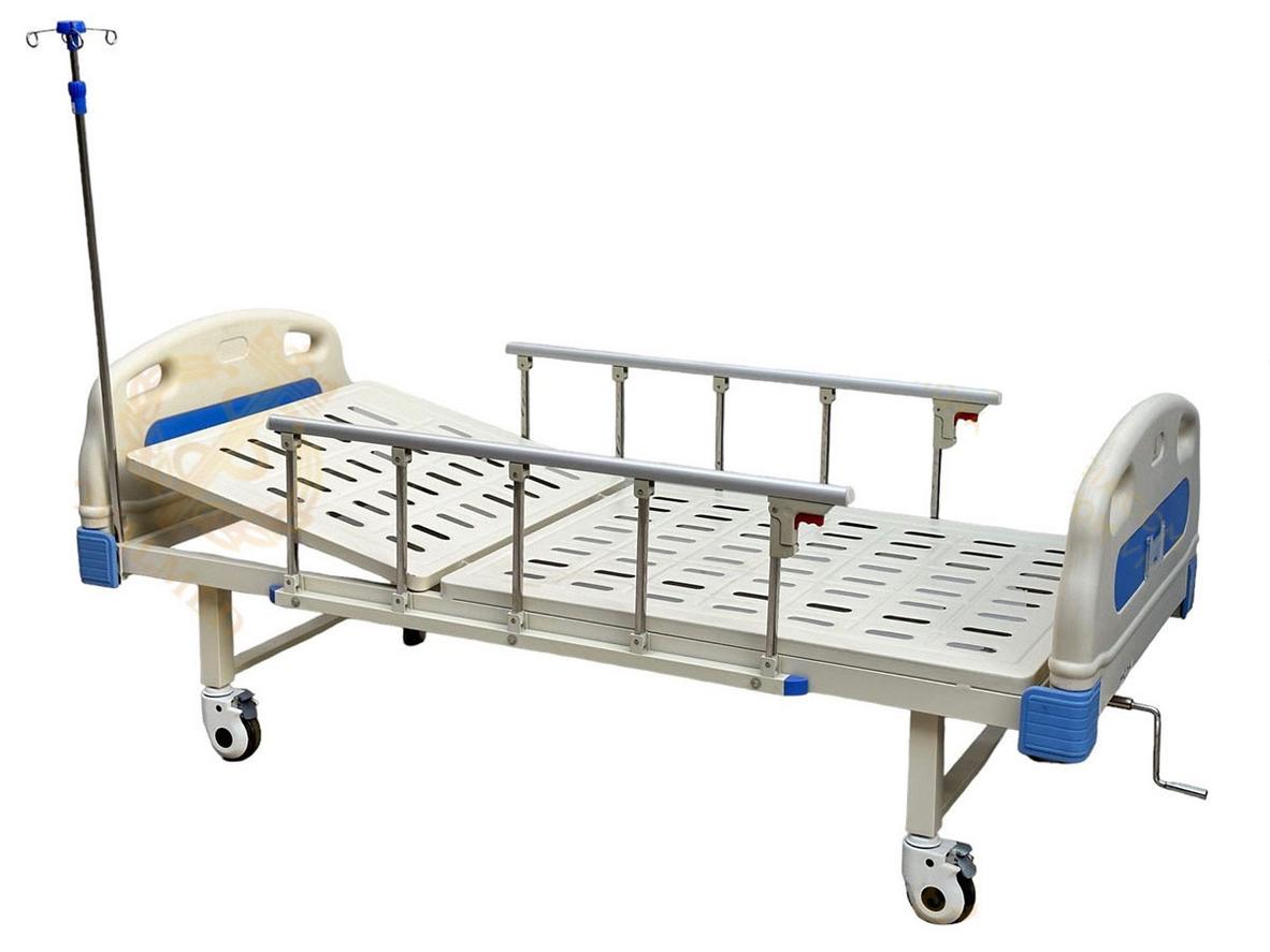 Giường y tế điều khiển 1 tay quay Royalmed GHG-1 với nệm, bánh xe khóa và cọc truyền dịch.