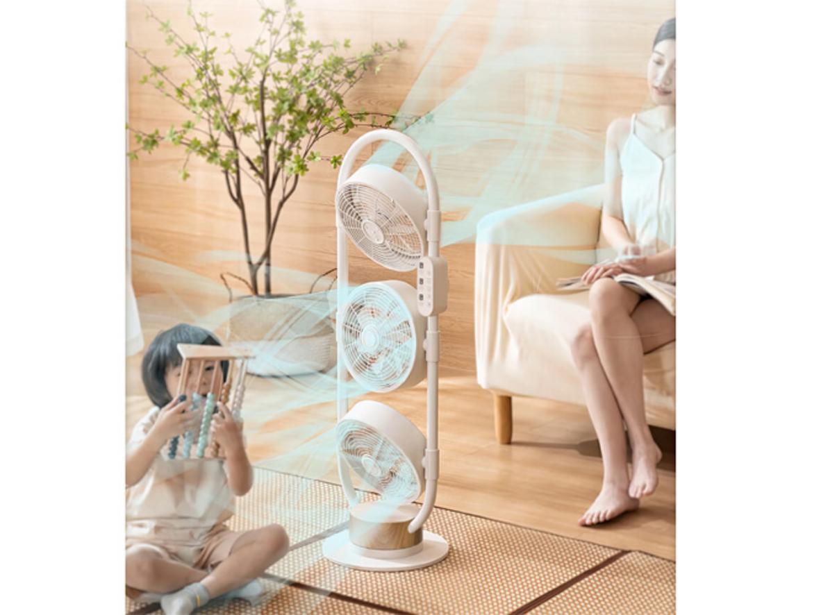 Góc quay 240° và xoay 5D giúp quạt phân tán gió đều hơn trong phòng.
