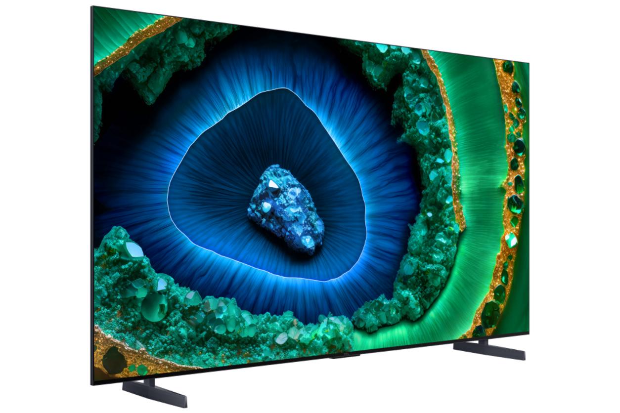 TV 98 inch TCL 98C855 mang lại trải nghiệm xem phim và thể thao quy mô lớn cho phòng khách rộng.