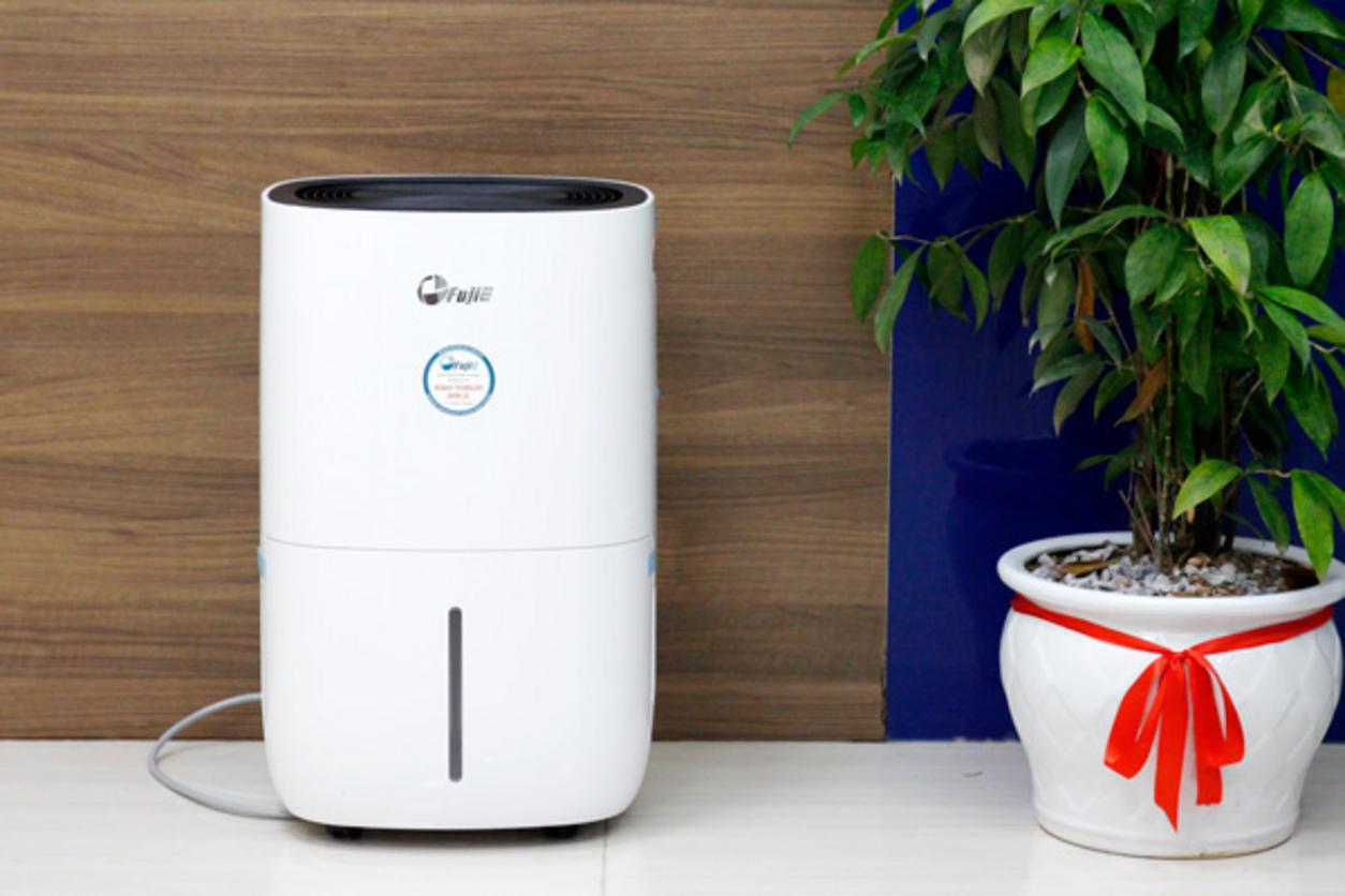 HEPA + lọc thô hỗ trợ làm sạch không khí trong phòng kín.