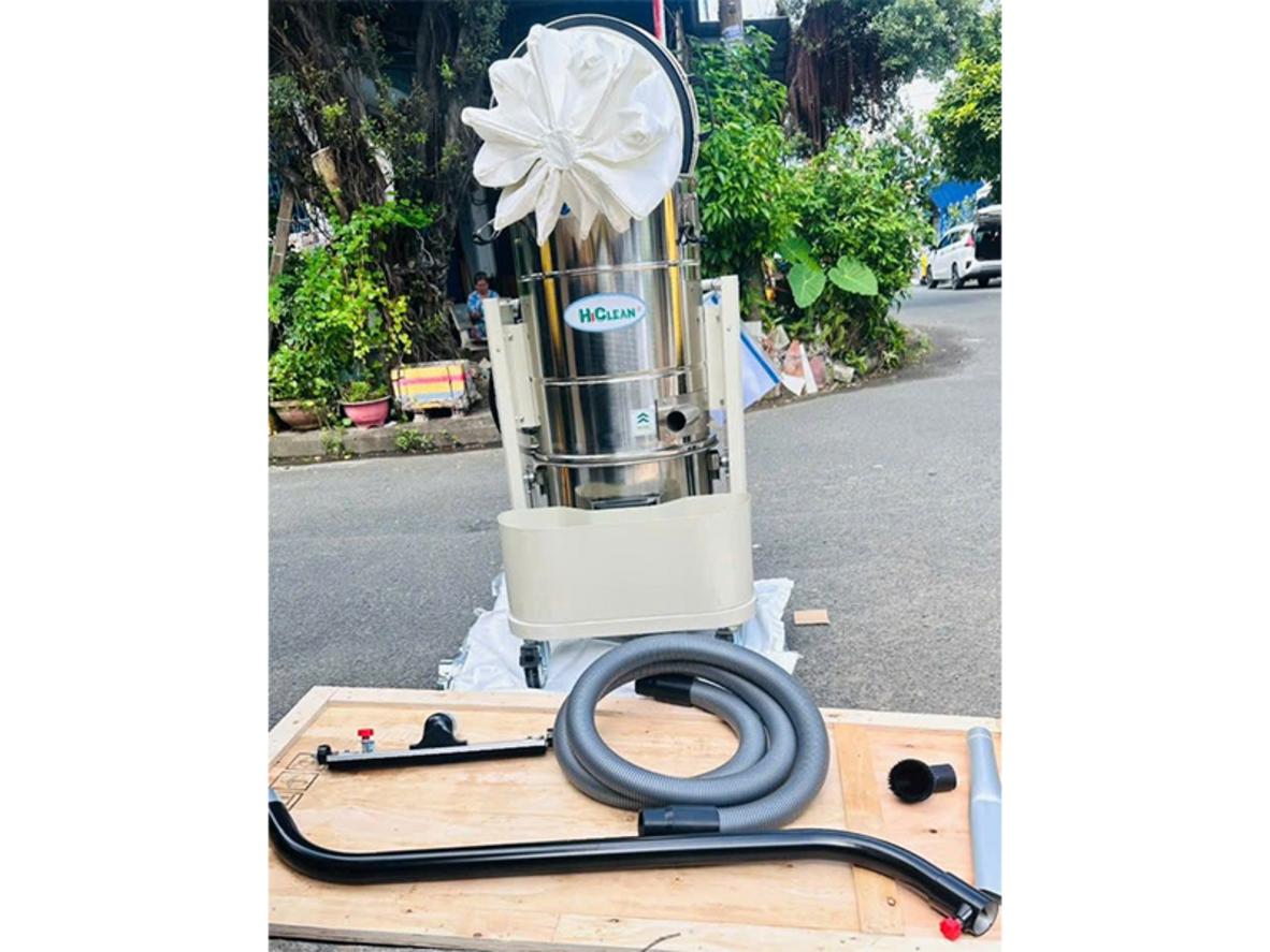 Cấu hình 220V/50Hz, 3.6 kW và 3000 mmH2O giúp HiClean HC 36J hút khỏe trong môi trường công nghiệp.