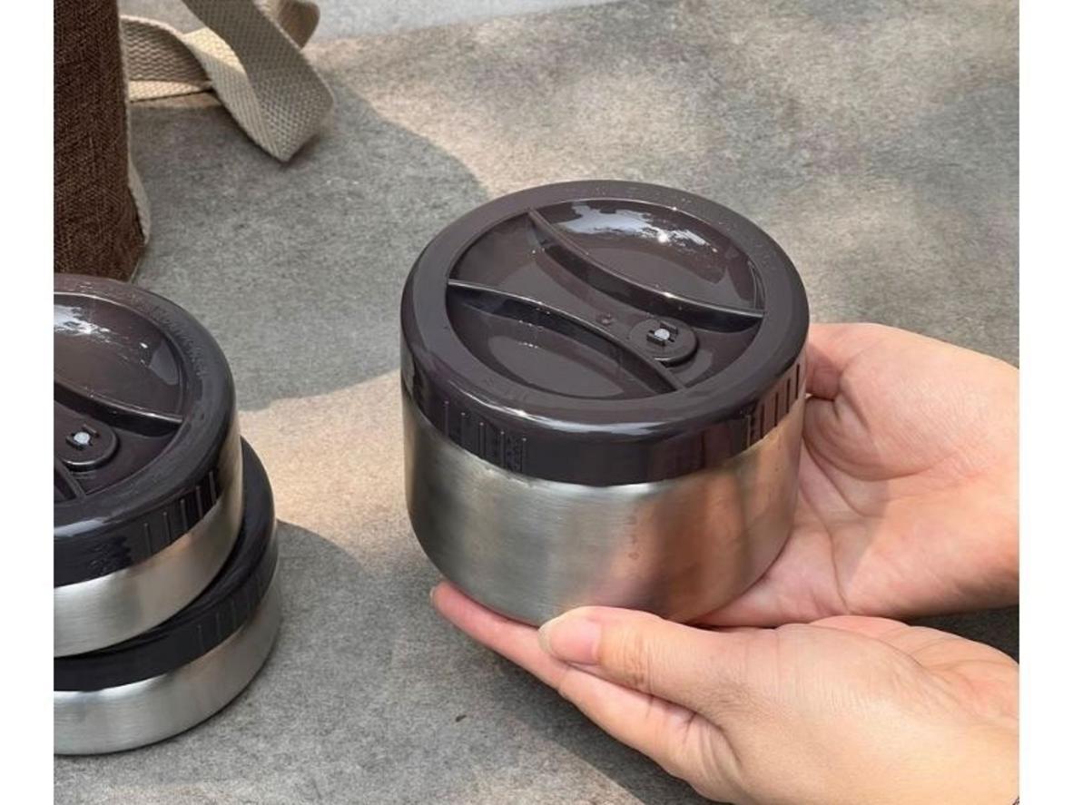 Cấu trúc 3 ngăn của hộp cơm giữ nhiệt Kaiyo giúp chia món ăn khoa học và gọn gàng.