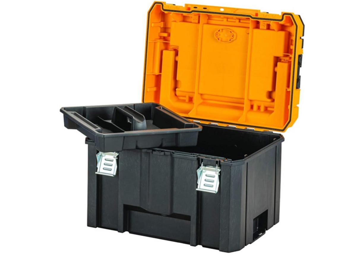 So với hộp nhựa phổ thông, Dewalt DWST83343-1 bền và đồng bộ hơn cho công việc chuyên nghiệp.