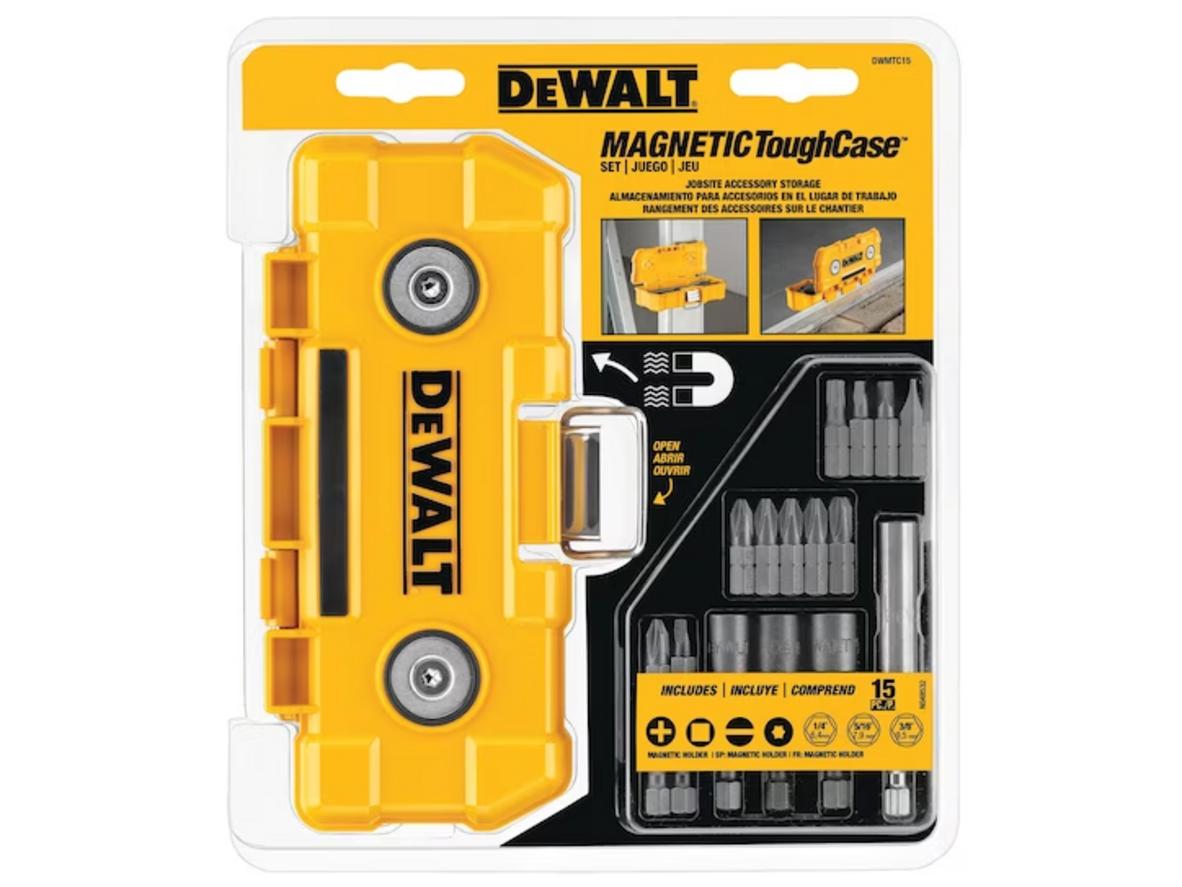 Hộp mũi vít 15 chi tiết DeWalt DWMTC15 với Magnetic Tough Case gọn, chắc, dễ thao tác.