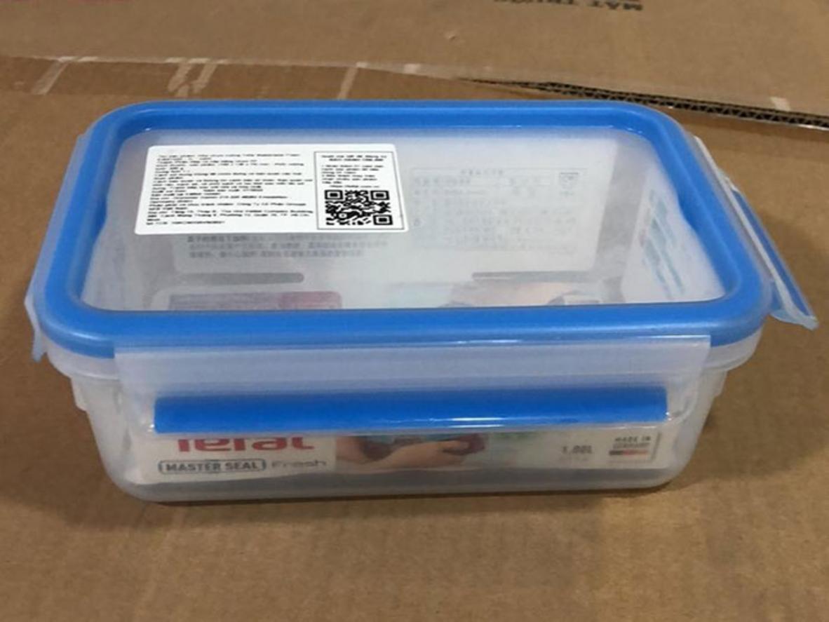 Hộp nhựa đựng thực phẩm giúp bảo quản lạnh, chia khẩu phần và mang đi tiện hơn.