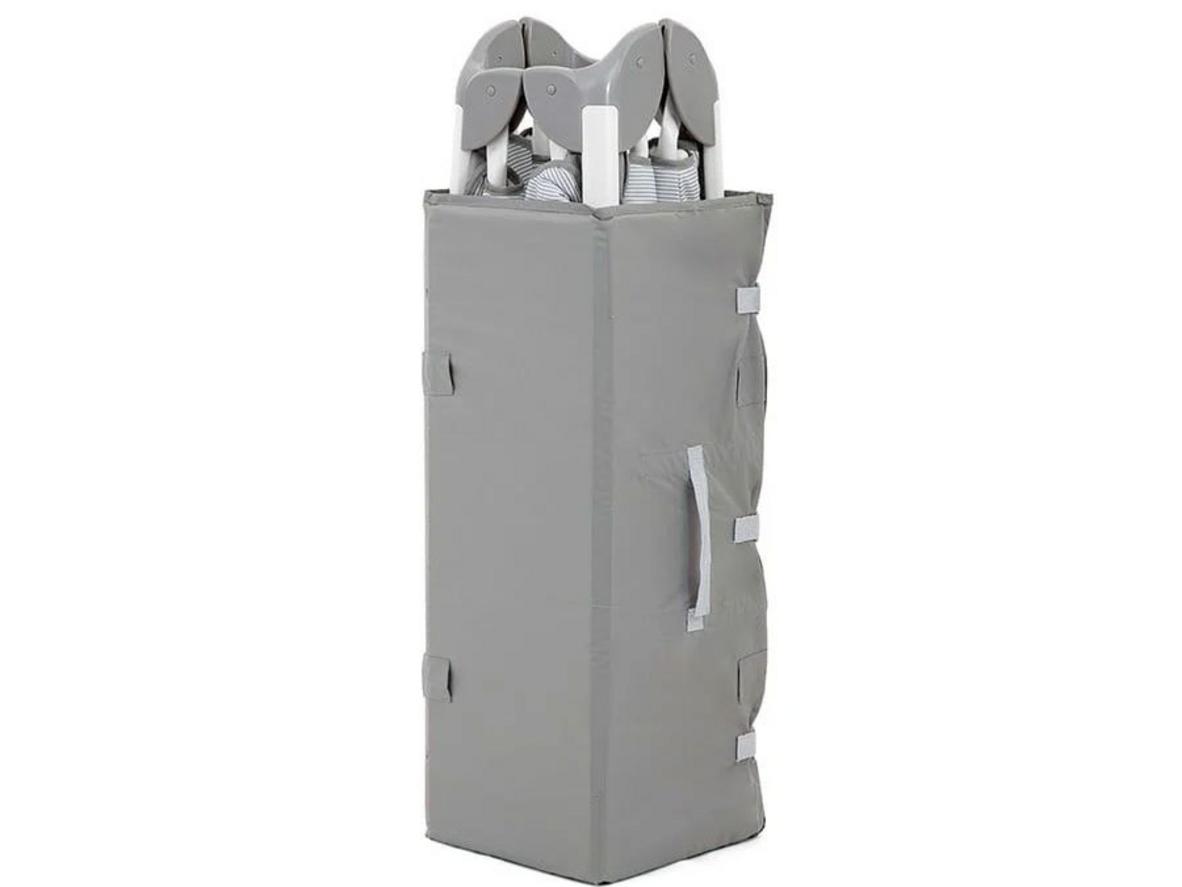 Kích thước gấp gọn và túi xách du lịch giúp cất giữ, mang theo dễ hơn.
