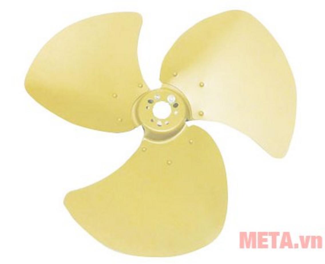 KDK M40C dùng nút vặn và công tắc cơ học, dễ thao tác hằng ngày.