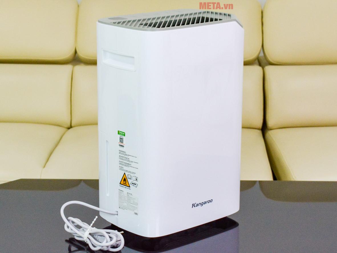 Bình 2.5L và 2 tốc độ quạt giúp KGDH20 dễ dùng, dễ kiểm soát nước ngưng tụ.