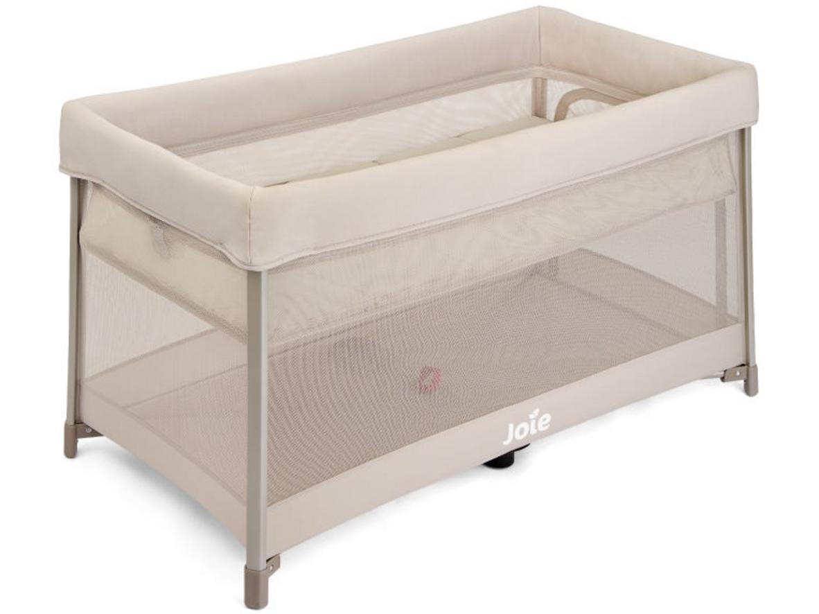 Khung cũi chắc chắn giúp Joie Amigo 120 Vanilla an toàn hơn cho bé nhỏ.