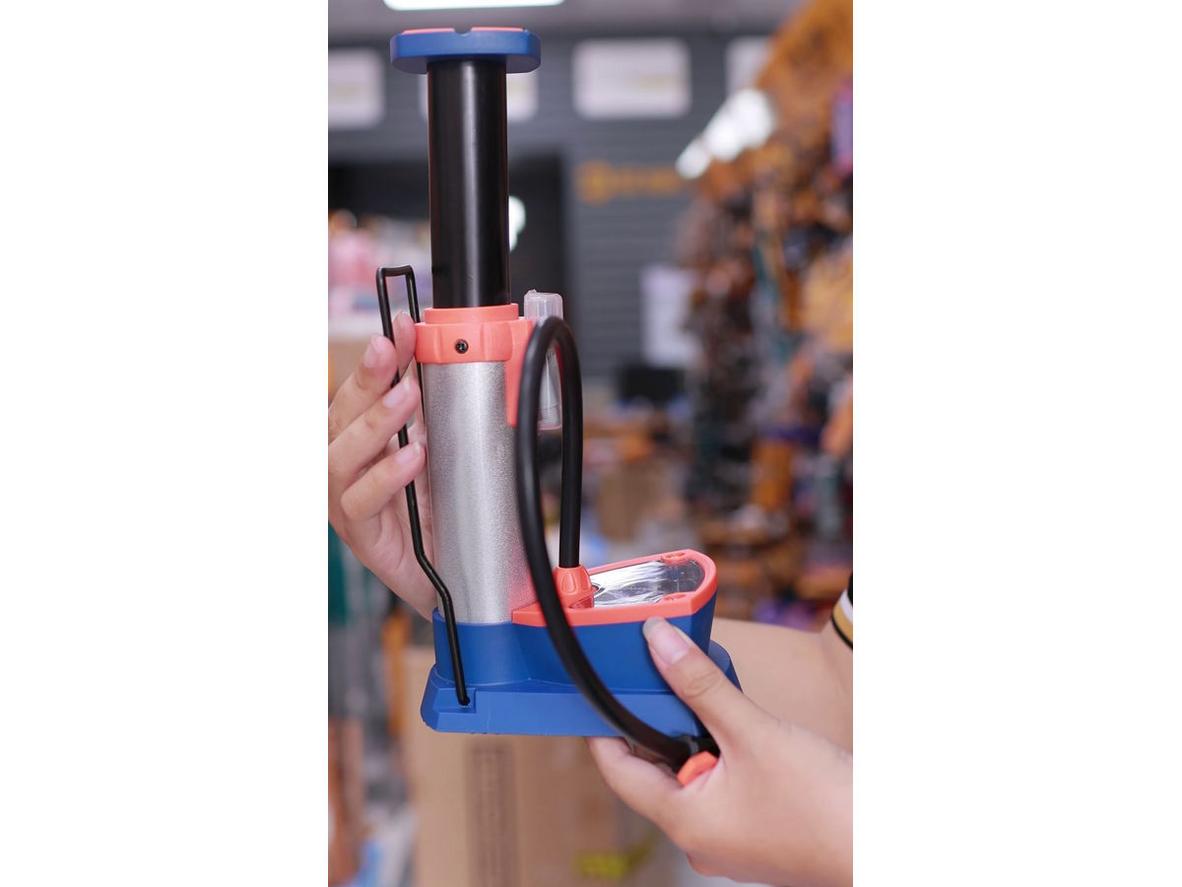 Kích thước φ43,5 x 183mm giúp bơm gọn hơn khi cất giữ hoặc mang theo.