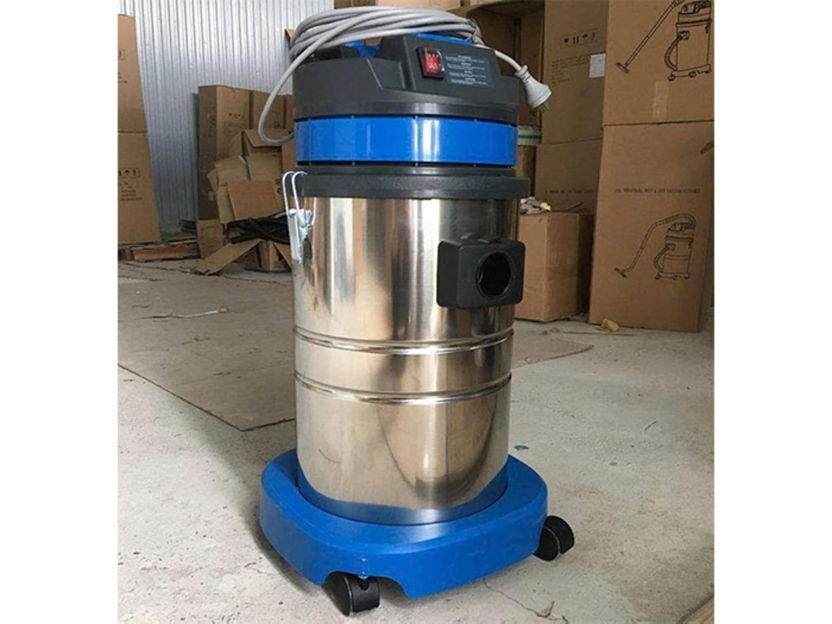 Dây điện 8–10m giúp mở rộng vùng làm việc và giảm đổi ổ cắm.