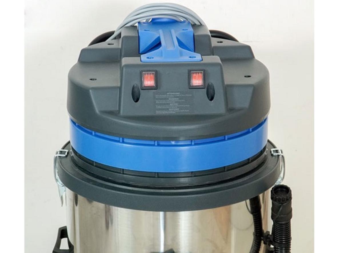 Cụm 2 mô tơ 3000W của Kumisai KMS 70A cho lực hút mạnh và ổn định.