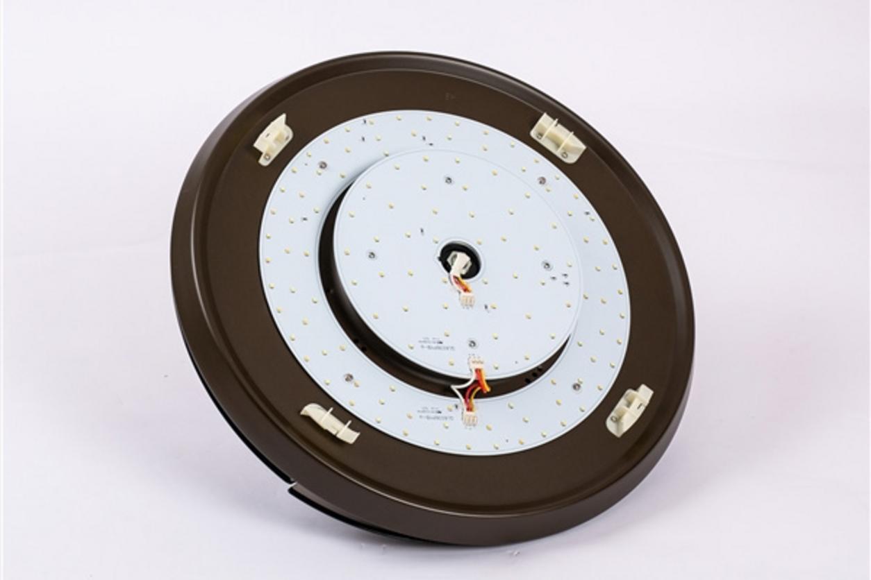 TOYA-214 có thể lắp cho trần thạch cao nếu thi công đúng kỹ thuật và cố định chắc chắn.