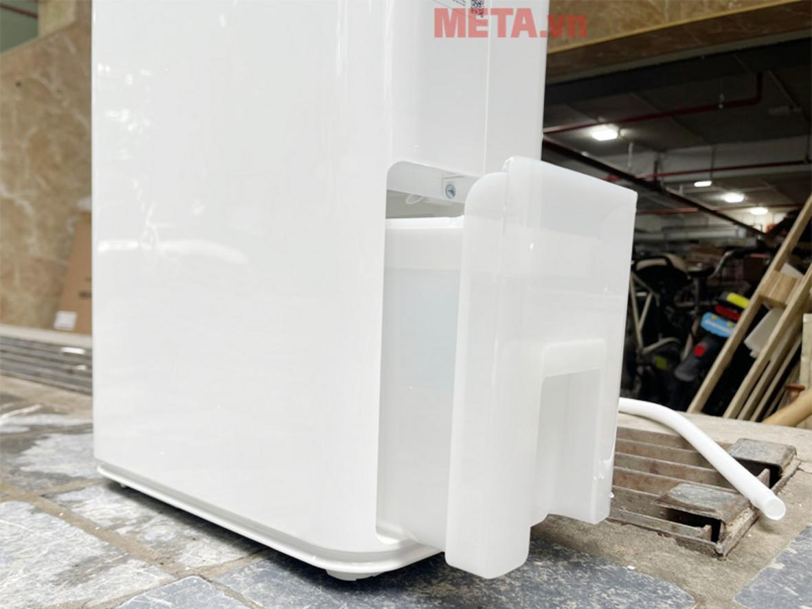 Bình chứa 2,1 lít và tự ngắt khi đầy
