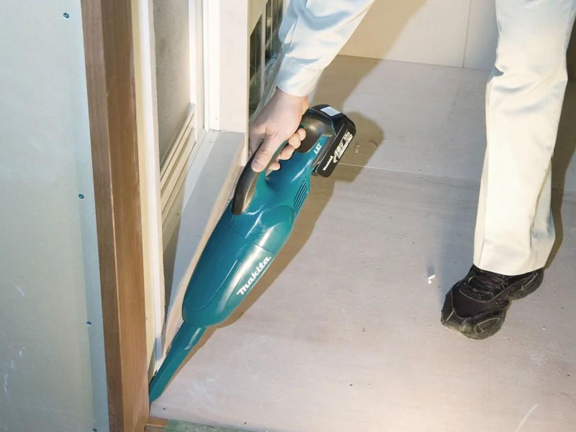 Makita DCL180Z tận dụng hệ pin Lithium-ion 18V LXT có sẵn để tiết kiệm chi phí mua mới.