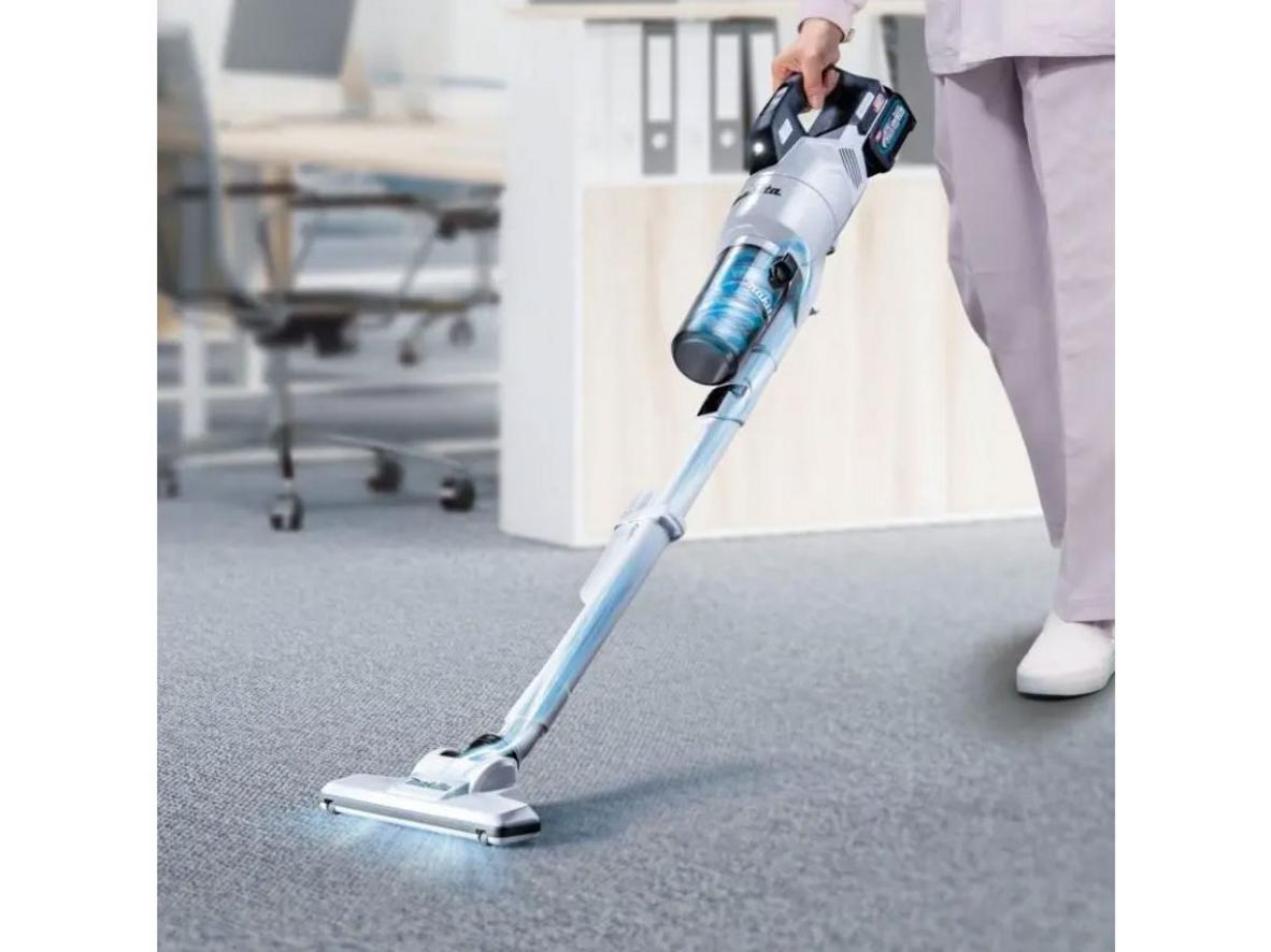 Makita CL003GZ14 hút bụi ô tô, sofa và góc hẹp nhờ lực hút 20 kPa.