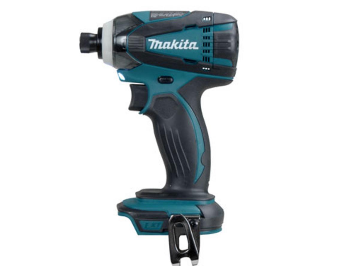 Makita DDF453 với đầu cặp 1.5 - 13 mm và 42 Nm cho khoan, vặn vít chính xác.