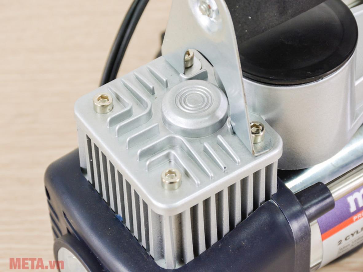 Cấu trúc 2 xi lanh giúp Makute MAC1202 bơm nhanh và ổn định hơn.