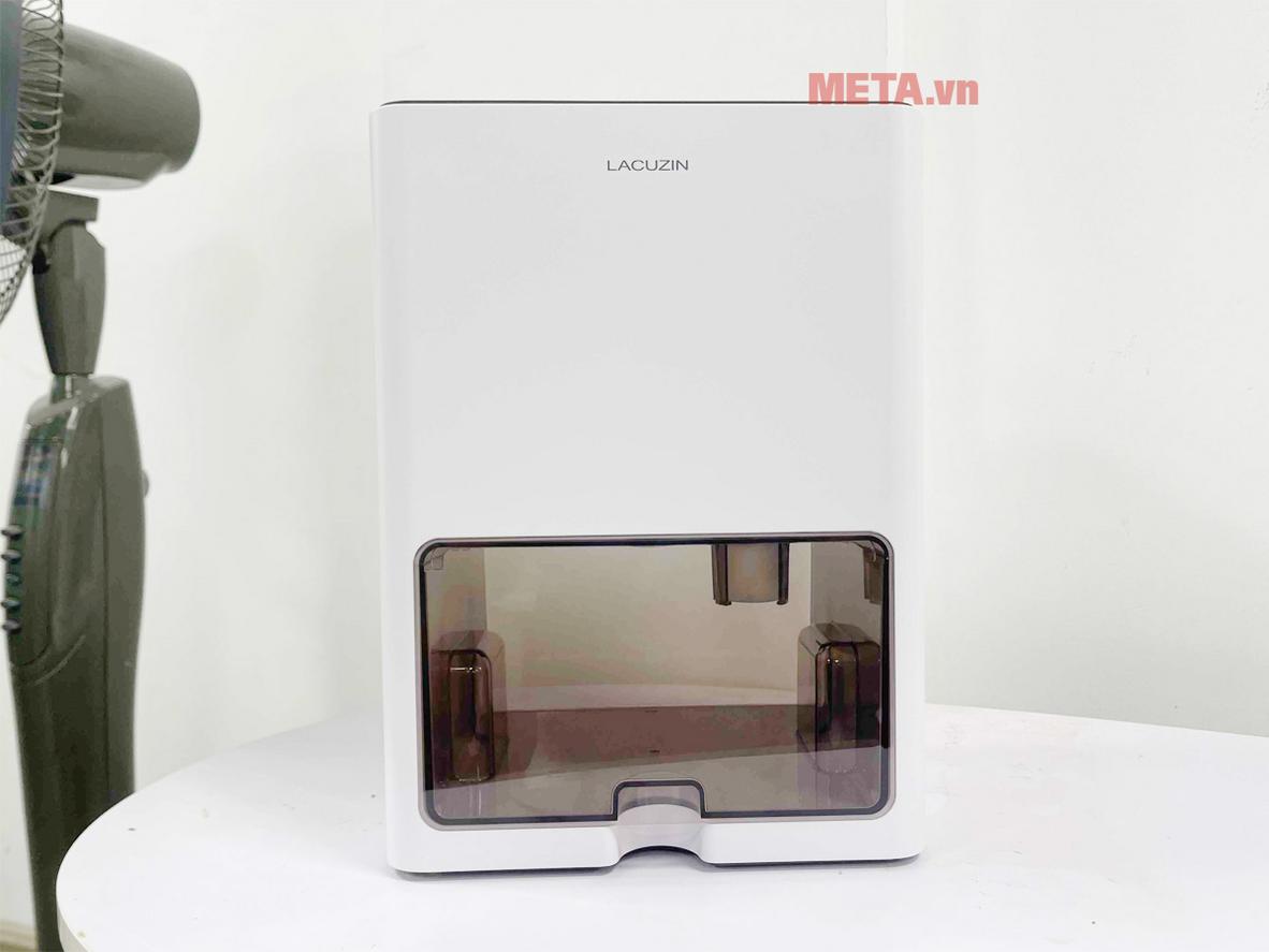 Máy hút ẩm Lacuzin LCZ100WT gọn nhẹ, thích hợp không gian nhỏ cần kiểm soát ẩm thường xuyên.