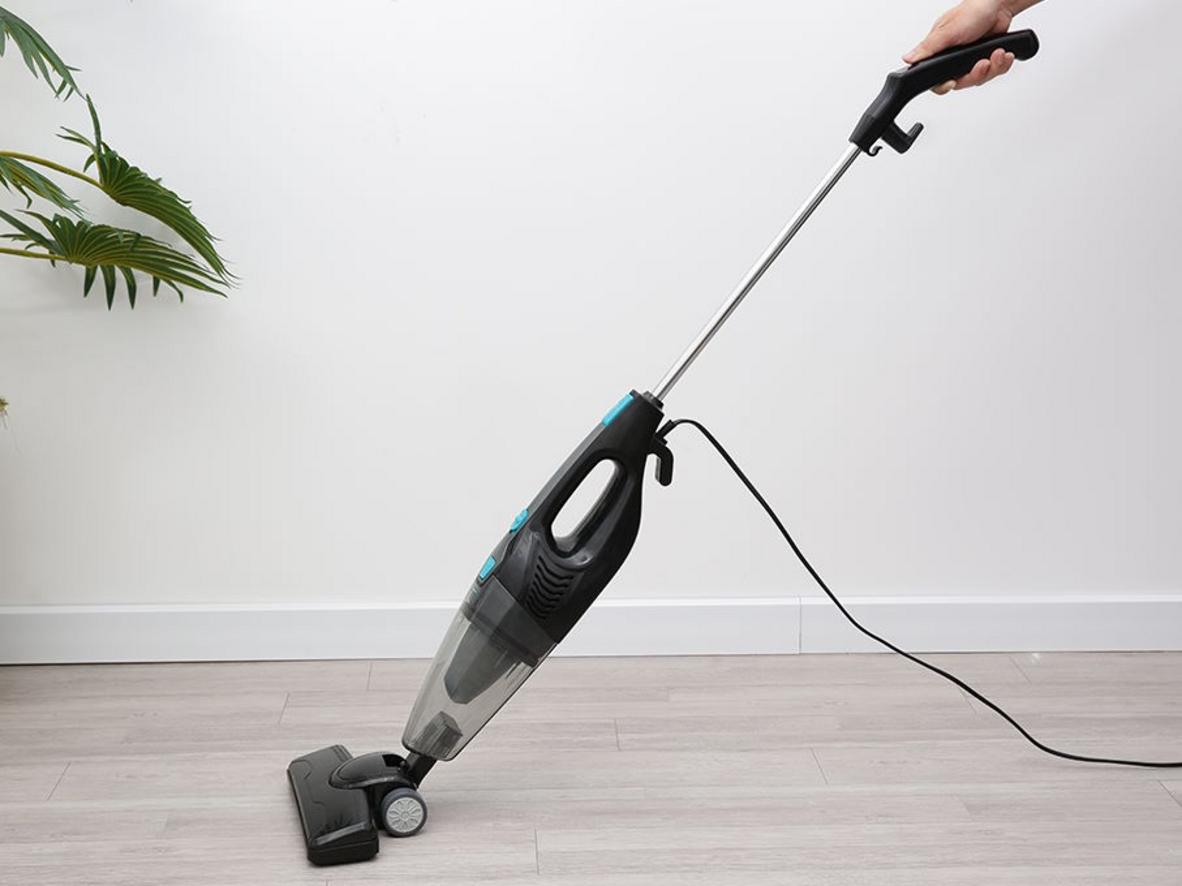 Dây 5m và trọng lượng 1.4 kg giúp máy hút bụi Comfee CVC-SBLA1(B) thao tác linh hoạt.